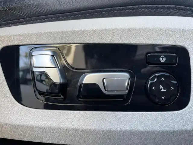 ＢＭＷ Ｘ７ M50i 東京都 2019(令1)年 3万km グレー スカイラウンジパノラマサンルーフ/ターボ/4WD/純正HDDナビ/ (フルセグTV/Bluetooth/USB/SD)/トップビューカメラ/ミラー一体型ETC/ハーマンカードンサラウンドシステム/リアシートエンターテインメントシステム/前方ドライブレコーダー/レザーシート/1・2列目パワーシート/1・2列目シートヒーター/前席エアーシート/1列目マッサージ機能/3列シート/パワーバックドア/パーキングアシストプラス/・パークディスタンスコントロール/・パーキングアシスト/・サイドビューカメラ/リアビューカメラ/・後退時ステアリングアシスト機能/ドライビングアシストプロフェッショナル/・アクティブクルーズコントロール/・レーンコントロールアシスト/・レーンディパーチャーウォーニング/・レーンチェンジウォーニング/・前車接近警報機能/・衝突回避被害軽減ブレーキ/・後車衝突警報機能/ヘッドアップディスプレイ/横滑り防止装置/ルーフレール/スマートキー/純正21インチアルミホイール/パドルシフト/純正LEDヘッドライト/カーテンエアバック/スペアキー1本/保証書/取扱説明書