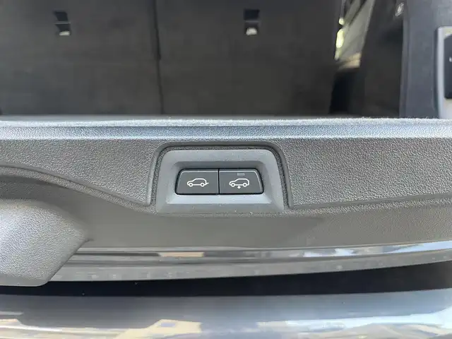 ＢＭＷ Ｘ７ M50i 東京都 2019(令1)年 3万km グレー スカイラウンジパノラマサンルーフ/ターボ/4WD/純正HDDナビ/ (フルセグTV/Bluetooth/USB/SD)/トップビューカメラ/ミラー一体型ETC/ハーマンカードンサラウンドシステム/リアシートエンターテインメントシステム/前方ドライブレコーダー/レザーシート/1・2列目パワーシート/1・2列目シートヒーター/前席エアーシート/1列目マッサージ機能/3列シート/パワーバックドア/パーキングアシストプラス/・パークディスタンスコントロール/・パーキングアシスト/・サイドビューカメラ/リアビューカメラ/・後退時ステアリングアシスト機能/ドライビングアシストプロフェッショナル/・アクティブクルーズコントロール/・レーンコントロールアシスト/・レーンディパーチャーウォーニング/・レーンチェンジウォーニング/・前車接近警報機能/・衝突回避被害軽減ブレーキ/・後車衝突警報機能/ヘッドアップディスプレイ/横滑り防止装置/ルーフレール/スマートキー/純正21インチアルミホイール/パドルシフト/純正LEDヘッドライト/カーテンエアバック/スペアキー1本/保証書/取扱説明書