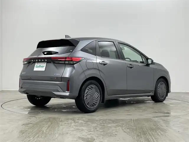 日産 ノート X 埼玉県 2024(令6)年 0.7万km ダークメタルグレー ワンオーナー/純正9インチナビ/フルセグTV　BT　HDMI/インテリジェントエマージェンシーブレーキ/バックカメラ/ハイビームアシスト/コーナーセンサー/電動格納式ドアミラー/LEDオートライト/純正フロアマット/３眼LEDオートライト/プッシュスタート/スマートキー/スペアキー