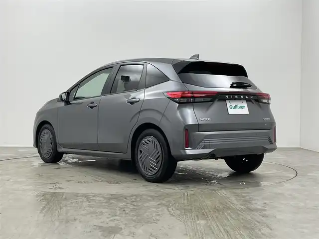 日産 ノート X 埼玉県 2024(令6)年 0.7万km ダークメタルグレー ワンオーナー/純正9インチナビ/フルセグTV　BT　HDMI/インテリジェントエマージェンシーブレーキ/バックカメラ/ハイビームアシスト/コーナーセンサー/電動格納式ドアミラー/LEDオートライト/純正フロアマット/３眼LEDオートライト/プッシュスタート/スマートキー/スペアキー