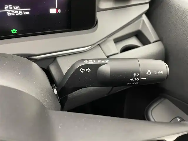 日産 ノート X 埼玉県 2024(令6)年 0.7万km ダークメタルグレー ワンオーナー/純正9インチナビ/フルセグTV　BT　HDMI/インテリジェントエマージェンシーブレーキ/バックカメラ/ハイビームアシスト/コーナーセンサー/電動格納式ドアミラー/LEDオートライト/純正フロアマット/３眼LEDオートライト/プッシュスタート/スマートキー/スペアキー