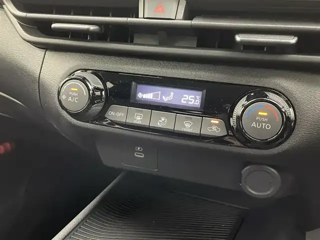 日産 ノート X 埼玉県 2024(令6)年 0.7万km ダークメタルグレー ワンオーナー/純正9インチナビ/フルセグTV　BT　HDMI/インテリジェントエマージェンシーブレーキ/バックカメラ/ハイビームアシスト/コーナーセンサー/電動格納式ドアミラー/LEDオートライト/純正フロアマット/３眼LEDオートライト/プッシュスタート/スマートキー/スペアキー