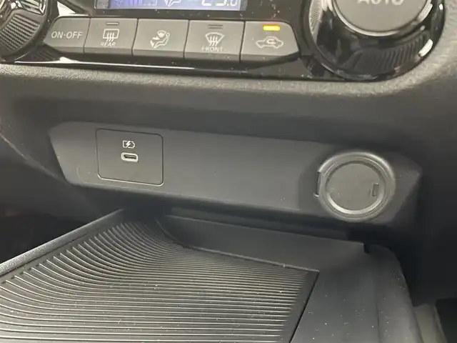 日産 ノート X 埼玉県 2024(令6)年 0.7万km ダークメタルグレー ワンオーナー/純正9インチナビ/フルセグTV　BT　HDMI/インテリジェントエマージェンシーブレーキ/バックカメラ/ハイビームアシスト/コーナーセンサー/電動格納式ドアミラー/LEDオートライト/純正フロアマット/３眼LEDオートライト/プッシュスタート/スマートキー/スペアキー