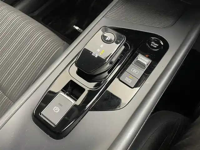 日産 ノート X 埼玉県 2024(令6)年 0.7万km ダークメタルグレー ワンオーナー/純正9インチナビ/フルセグTV　BT　HDMI/インテリジェントエマージェンシーブレーキ/バックカメラ/ハイビームアシスト/コーナーセンサー/電動格納式ドアミラー/LEDオートライト/純正フロアマット/３眼LEDオートライト/プッシュスタート/スマートキー/スペアキー