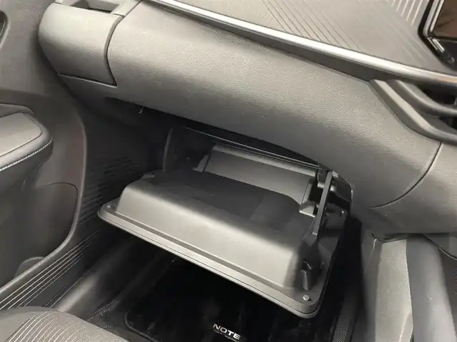 日産 ノート X 埼玉県 2024(令6)年 0.7万km ダークメタルグレー ワンオーナー/純正9インチナビ/フルセグTV　BT　HDMI/インテリジェントエマージェンシーブレーキ/バックカメラ/ハイビームアシスト/コーナーセンサー/電動格納式ドアミラー/LEDオートライト/純正フロアマット/３眼LEDオートライト/プッシュスタート/スマートキー/スペアキー