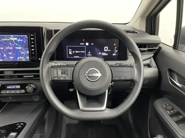 日産 ノート X 埼玉県 2024(令6)年 0.7万km ダークメタルグレー ワンオーナー/純正9インチナビ/フルセグTV　BT　HDMI/インテリジェントエマージェンシーブレーキ/バックカメラ/ハイビームアシスト/コーナーセンサー/電動格納式ドアミラー/LEDオートライト/純正フロアマット/３眼LEDオートライト/プッシュスタート/スマートキー/スペアキー