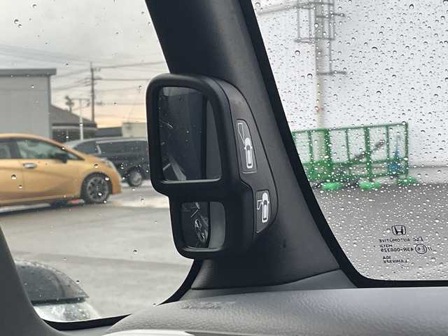 ホンダ Ｎ ＢＯＸ カスタム L スタイル+ブラック 福岡県 2022(令4)年 3.1万km クリスタルブラックパール 純正ナビ/【CD.Bluetooth.USB】/バックカメラ/ホンダセンシング/●衝突軽減ブレーキ（CMBS）/●誤発進抑制機能/●歩行者事故低減ステアリング/●路外逸脱抑制機能/●渋滞追従機能付アダプティブクルーズコントロール（ACC）/●車線維持支援システム（LKAS）/●先行車発進お知らせ機能/●標識認識機能/●後方誤発進抑制機能/●オートハイビーム/ビルトインETC/クリアランスソナー/両側電動スライドドア/前席シートヒーター/LEDヘッドライト/オートライト/ステアリングスイッチ/電子パーキング/ブレーキホールド