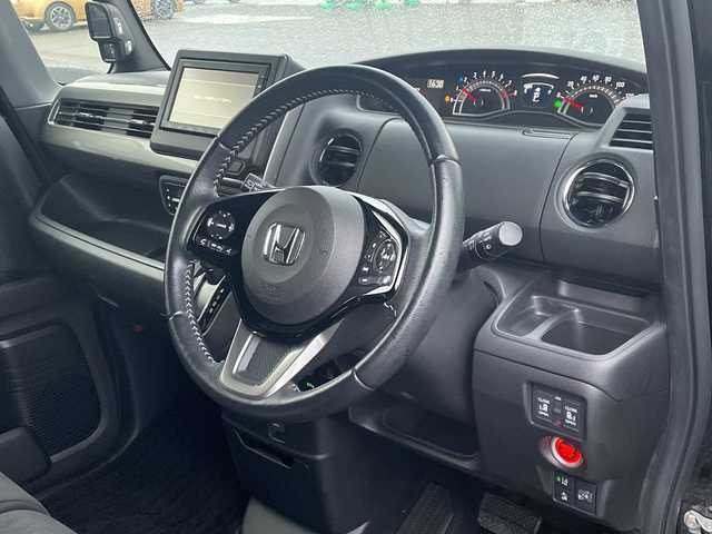 ホンダ Ｎ ＢＯＸ カスタム L スタイル+ブラック 福岡県 2022(令4)年 3.1万km クリスタルブラックパール 純正ナビ/【CD.Bluetooth.USB】/バックカメラ/ホンダセンシング/●衝突軽減ブレーキ（CMBS）/●誤発進抑制機能/●歩行者事故低減ステアリング/●路外逸脱抑制機能/●渋滞追従機能付アダプティブクルーズコントロール（ACC）/●車線維持支援システム（LKAS）/●先行車発進お知らせ機能/●標識認識機能/●後方誤発進抑制機能/●オートハイビーム/ビルトインETC/クリアランスソナー/両側電動スライドドア/前席シートヒーター/LEDヘッドライト/オートライト/ステアリングスイッチ/電子パーキング/ブレーキホールド