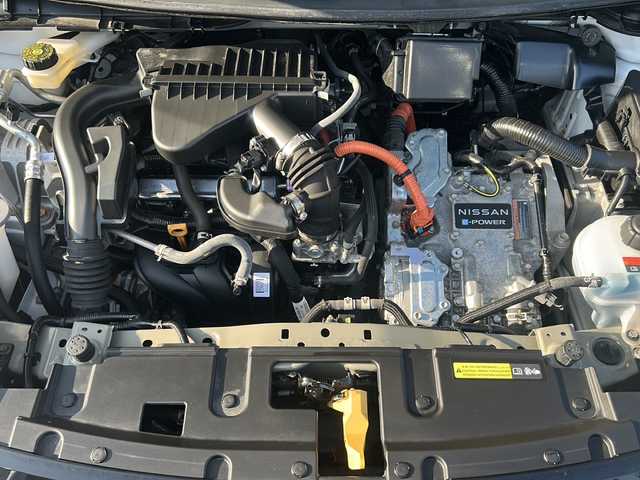 日産 ノート オーテック クロスオーバーFOUR 福島県 2021(令3)年 1.8万km ピュアホワイトパール 日産コネクト９型ナビ　プロパイロット　全周囲Ｃ　フルセグ　ＨＤＭＩ　ビルドインＥＴＣ２．０　デジタルインナーミラー　ステアリングヒーター　Ｑｉワイヤレス充電　シートヒーター　ＢＳＭ　ハーフレザーシート