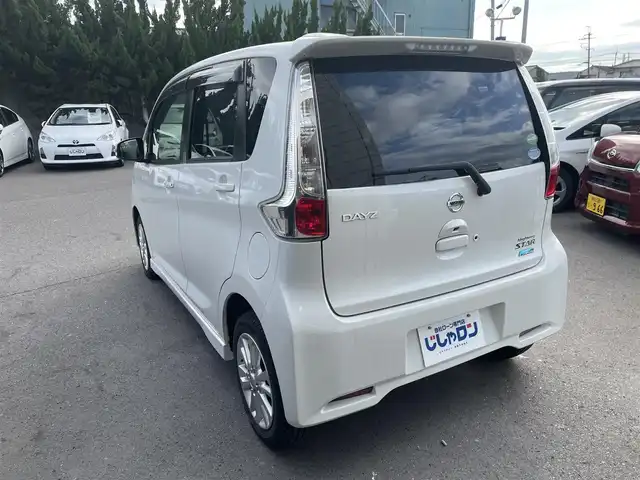 日産 デイズ ハイウェイスターX 和歌山県 2014(平26)年 4.7万km ホワイトパール (株)IDOMが運営する【じしゃロン和歌山店】の自社ローン専用車両になります。こちらは現金またはオートローンご利用時の価格です。自社ローンご希望の方は別途その旨お申付け下さい/純正SDフルセグナビ/スタッドレスタイヤ積載/バックカメラ/ETC/防眩ミラー/フロアマット/シガーソケット/LEDヘッドライト/フォグランプ/ウィンカーミラー/電格ミラー/ドアバイザー/スペアキー×１