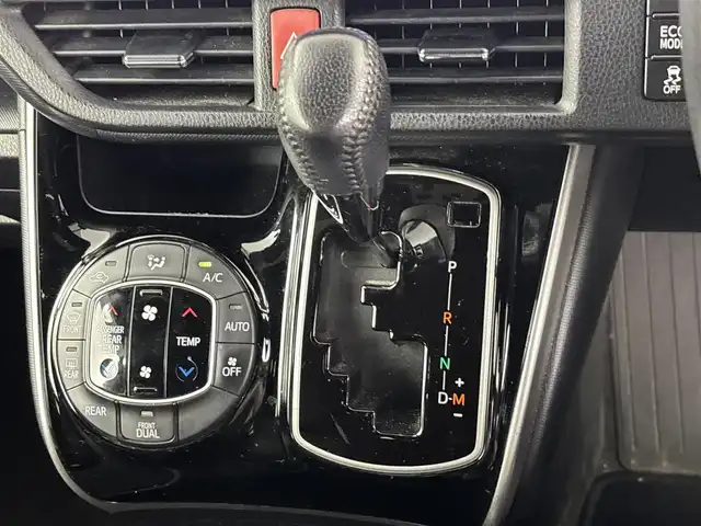 トヨタ ヴォクシー ZS 煌Ⅱ 埼玉県 2020(令2)年 4.9万km ブラック 社外12インチフリップダウンモニター　PXH12X-R/社外11インチナビ　EX11NX/(Bluetooth/HDMI/USB/CD/DVD/AM/FM)/地デジフルセグ/バックカメラ/前後ドライブレコーダー/ETC/オートマチックハイビーム/衝突軽減ブレーキ/車線逸脱警報/クルーズコントロール/クリアランスソナー/先行車発進お知らせ機能/両側パワースライドドア/アイドリングストップ/プッシュスタート/ステアリングリモコン/ウィンカーミラー/電動格納ミラー/フロントフォグランプ/ロールサンシェード/社外フロアマット/社外ドアバイザー/社外15インチアルミホイール/純正16インチアルミホイール付夏タイヤ205/60×4車載