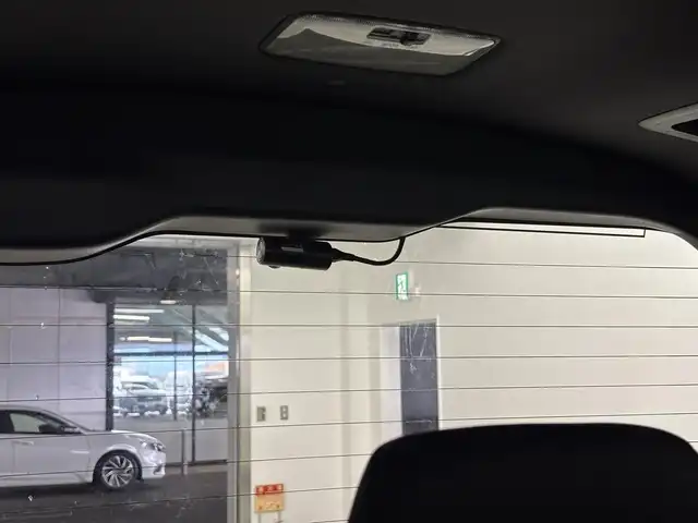 トヨタ ヴォクシー ZS 煌Ⅱ 埼玉県 2020(令2)年 4.9万km ブラック 社外12インチフリップダウンモニター　PXH12X-R/社外11インチナビ　EX11NX/(Bluetooth/HDMI/USB/CD/DVD/AM/FM)/地デジフルセグ/バックカメラ/前後ドライブレコーダー/ETC/オートマチックハイビーム/衝突軽減ブレーキ/車線逸脱警報/クルーズコントロール/クリアランスソナー/先行車発進お知らせ機能/両側パワースライドドア/アイドリングストップ/プッシュスタート/ステアリングリモコン/ウィンカーミラー/電動格納ミラー/フロントフォグランプ/ロールサンシェード/社外フロアマット/社外ドアバイザー/社外15インチアルミホイール/純正16インチアルミホイール付夏タイヤ205/60×4車載