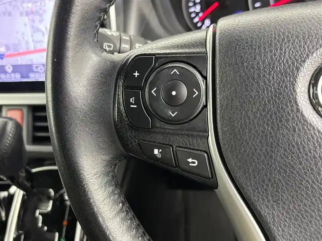 トヨタ ヴォクシー ZS 煌Ⅱ 埼玉県 2020(令2)年 4.9万km ブラック 社外12インチフリップダウンモニター　PXH12X-R/社外11インチナビ　EX11NX/(Bluetooth/HDMI/USB/CD/DVD/AM/FM)/地デジフルセグ/バックカメラ/前後ドライブレコーダー/ETC/オートマチックハイビーム/衝突軽減ブレーキ/車線逸脱警報/クルーズコントロール/クリアランスソナー/先行車発進お知らせ機能/両側パワースライドドア/アイドリングストップ/プッシュスタート/ステアリングリモコン/ウィンカーミラー/電動格納ミラー/フロントフォグランプ/ロールサンシェード/社外フロアマット/社外ドアバイザー/社外15インチアルミホイール/純正16インチアルミホイール付夏タイヤ205/60×4車載