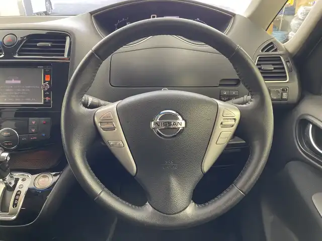 日産 セレナ HWS S HV Vセレ +SeftyⅡ 愛知県 2016(平28)年 6.7万km ブリリアントホワイトパール 純正ナビ/・Bluetooth/・CD/DVD/・フルセグテレビ/・SD音楽録音/アラウンドビューモニター/純正フリップダウンモニター/両側パワースライドドア/衝突軽減ブレーキ/レーンキープアシスト/前後コーナーセンサー/レーダークルーズコントロール/前後ドライブレコーダー/ETC/LEDヘッドライト