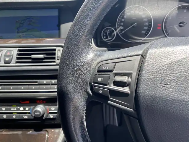 ＢＭＷ ５２３ｉ ツーリング 福岡県 2010(平22)年 11.8万km 黒 ・純正ナビ/CD/DVD/BT/HDD/AUX/フルセグTV/・バックカメラ/・ブラックレザーシート/・前席パワーシート/シートヒーター/・D席メモリーシート/・Rサンシェード/・電動パーキング/・AUTO HOLD/・電動テレスコピック/・スマートキー/・ビルトインETC/・純正19インチAW/・HID AUTOヘッドライト/・SPORT/NORMAL走行モード/・保証書/取扱説明書