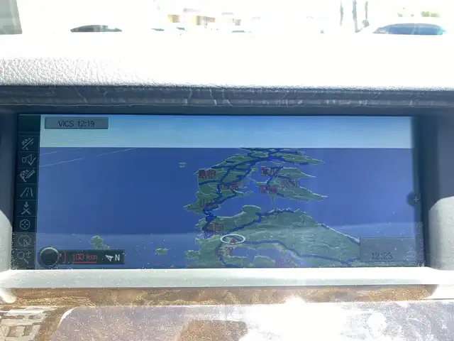 ＢＭＷ ５２３ｉ ツーリング 福岡県 2010(平22)年 11.8万km 黒 ・純正ナビ/CD/DVD/BT/HDD/AUX/フルセグTV/・バックカメラ/・ブラックレザーシート/・前席パワーシート/シートヒーター/・D席メモリーシート/・Rサンシェード/・電動パーキング/・AUTO HOLD/・電動テレスコピック/・スマートキー/・ビルトインETC/・純正19インチAW/・HID AUTOヘッドライト/・SPORT/NORMAL走行モード/・保証書/取扱説明書