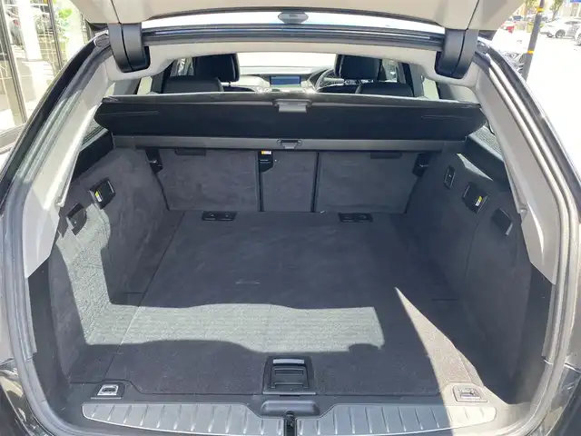 ＢＭＷ ５２３ｉ ツーリング 福岡県 2010(平22)年 11.8万km 黒 ・純正ナビ/CD/DVD/BT/HDD/AUX/フルセグTV/・バックカメラ/・ブラックレザーシート/・前席パワーシート/シートヒーター/・D席メモリーシート/・Rサンシェード/・電動パーキング/・AUTO HOLD/・電動テレスコピック/・スマートキー/・ビルトインETC/・純正19インチAW/・HID AUTOヘッドライト/・SPORT/NORMAL走行モード/・保証書/取扱説明書