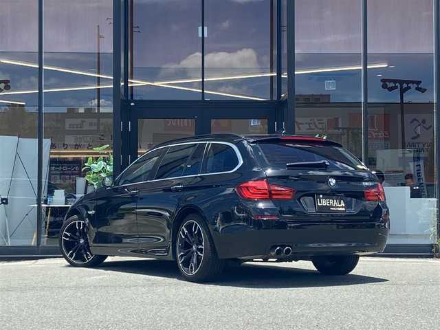 ＢＭＷ ５２３ｉ ツーリング 福岡県 2010(平22)年 11.8万km 黒 ・純正ナビ/CD/DVD/BT/HDD/AUX/フルセグTV/・バックカメラ/・ブラックレザーシート/・前席パワーシート/シートヒーター/・D席メモリーシート/・Rサンシェード/・電動パーキング/・AUTO HOLD/・電動テレスコピック/・スマートキー/・ビルトインETC/・純正19インチAW/・HID AUTOヘッドライト/・SPORT/NORMAL走行モード/・保証書/取扱説明書