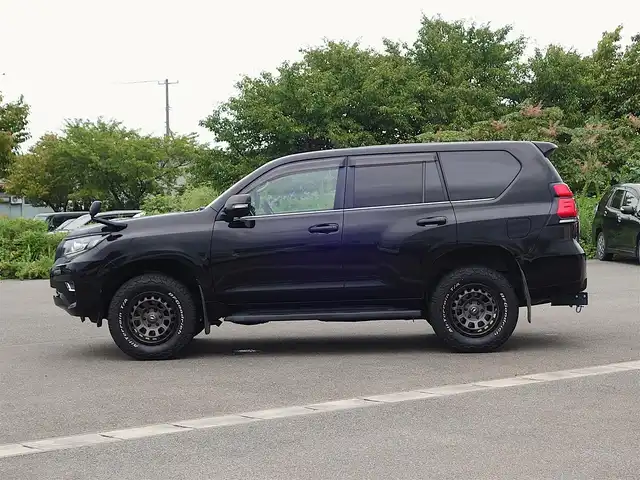 トヨタ ランドクルーザー プラド TX Lパッケージ 山形県 2018(平30)年 9.9万km ブラック 4WD/衝突被害軽減システム/純正SDナビ/　　【CD DVD BT フルセグ USB MSV】/バックカメラ/レーダークルーズコントロール/LEDオートライト/レザーシート/パワーシート/シートエアコン/シートヒーター/17インチアルミホイール/ドライブレコーダー/コーナーセンサー/ステアリングスイッチ/MTモード付AT/純正フロアマット/スマートキー/ETC2.0