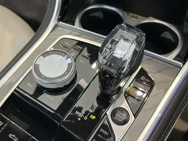 ＢＭＷ ＢＭＷ ８４０ｉ 熊本県 2023(令5)年 0.2万km グレー ・360°カメラ/・コーナーセンサー/・白革シート　/・シートヒーター/・シートクーラー/・ハンドルヒーター/・純正HDDナビ/・AppleCarPlay/・純正フルセグテレビ/・ハーマンカードンサラウンドシステム/・アダプティブクルーズコントロール/・アダプティブMサスペンションシステム/・スカイスクレーパーグレー/・インテリジェントセーフティー/・ETC2.0/・ヘッドアップディスプレイ/・置くだけ充電/・パワーバックドア/・LEDヘッドライト