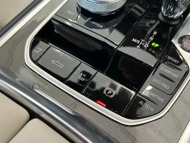 ＢＭＷ ＢＭＷ ８４０ｉ 熊本県 2023(令5)年 0.2万km グレー ・360°カメラ/・コーナーセンサー/・白革シート　/・シートヒーター/・シートクーラー/・ハンドルヒーター/・純正HDDナビ/・AppleCarPlay/・純正フルセグテレビ/・ハーマンカードンサラウンドシステム/・アダプティブクルーズコントロール/・アダプティブMサスペンションシステム/・スカイスクレーパーグレー/・インテリジェントセーフティー/・ETC2.0/・ヘッドアップディスプレイ/・置くだけ充電/・パワーバックドア/・LEDヘッドライト