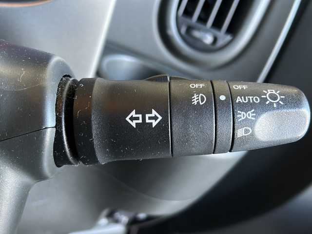 日産 キューブ 15X Vセレクション 静岡県 2016(平28)年 9.5万km ビターショコラ 純正ナビ/・FM/AM/・CD/DVD/・フルセグTV/・Bluetooth/・SD/主要装備/・ドライブレコーダー/・バックカメラ/・ＥＴＣ/・オートエアコン/・フォグランプ/・オートライト/・プッシュスタート/・ＥＣＯモード/・アイドリングストップ/・横滑り防止装置/・電格ミラー/・フルセグＴＶ/・ハロゲンヘッドライト/・純正ホイールキャップ