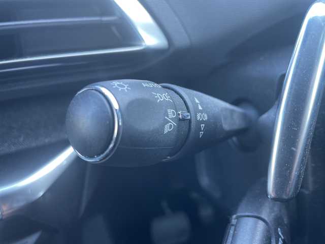 プジョー ３００８ GTライン 高知県 2021(令3)年 5.1万km パール 純正ディスプレイオーディオ/【Bt/AM/FM/carplay】/ハーフレザーシート/バックカメラ/サイドカメラ/パ-クディスタンス/衝突軽減ブレーキ/アクティブクルーズコントロール/レ-ンキ-プアシスト/ブラインドスポットモニタ-/パワ-テ-ルゲ-ト/LEDヘッドライト/オ-トハイビ-ム/ETC/前後ドラレコ/パドルシフト/禁煙車