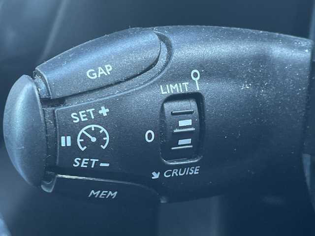 プジョー ３００８ GTライン 高知県 2021(令3)年 5.1万km パール 純正ディスプレイオーディオ/【Bt/AM/FM/carplay】/ハーフレザーシート/バックカメラ/サイドカメラ/パ-クディスタンス/衝突軽減ブレーキ/アクティブクルーズコントロール/レ-ンキ-プアシスト/ブラインドスポットモニタ-/パワ-テ-ルゲ-ト/LEDヘッドライト/オ-トハイビ-ム/ETC/前後ドラレコ/パドルシフト/禁煙車