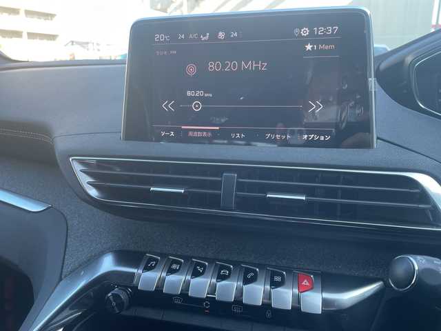 プジョー ３００８ GTライン 高知県 2021(令3)年 5.1万km パール 純正ディスプレイオーディオ/【Bt/AM/FM/carplay】/ハーフレザーシート/バックカメラ/サイドカメラ/パ-クディスタンス/衝突軽減ブレーキ/アクティブクルーズコントロール/レ-ンキ-プアシスト/ブラインドスポットモニタ-/パワ-テ-ルゲ-ト/LEDヘッドライト/オ-トハイビ-ム/ETC/前後ドラレコ/パドルシフト/禁煙車