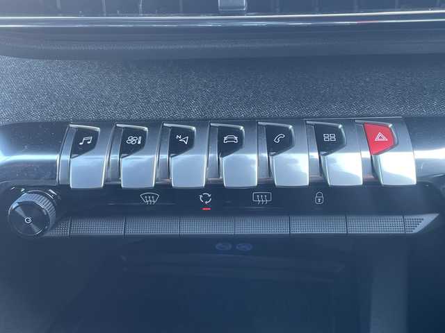 プジョー ３００８ GTライン 高知県 2021(令3)年 5.1万km パール 純正ディスプレイオーディオ/【Bt/AM/FM/carplay】/ハーフレザーシート/バックカメラ/サイドカメラ/パ-クディスタンス/衝突軽減ブレーキ/アクティブクルーズコントロール/レ-ンキ-プアシスト/ブラインドスポットモニタ-/パワ-テ-ルゲ-ト/LEDヘッドライト/オ-トハイビ-ム/ETC/前後ドラレコ/パドルシフト/禁煙車