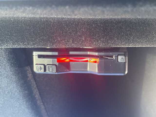 プジョー ３００８ GTライン 高知県 2021(令3)年 5.1万km パール 純正ディスプレイオーディオ/【Bt/AM/FM/carplay】/ハーフレザーシート/バックカメラ/サイドカメラ/パ-クディスタンス/衝突軽減ブレーキ/アクティブクルーズコントロール/レ-ンキ-プアシスト/ブラインドスポットモニタ-/パワ-テ-ルゲ-ト/LEDヘッドライト/オ-トハイビ-ム/ETC/前後ドラレコ/パドルシフト/禁煙車