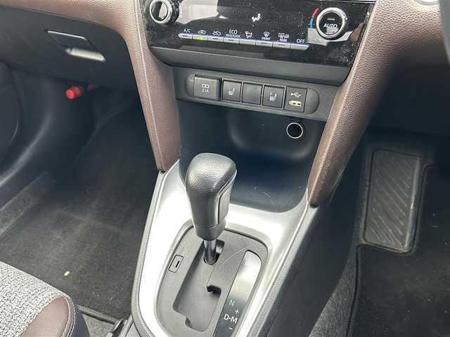 トヨタ ヤリスクロス Z 愛媛県 2021(令3)年 3.8万km ホワイトパールクリスタルシャイン ワンオーナー /純正ディスプレイオーディオ(BT/ラジオ)/全方位カメラ/トヨタセーフティーセンス / ・プリクラッシュセーフティー/ ・レーントレーシングアシスト/ ・ブラインドスポットモニター/ ・リヤクロストラフィックアラート/ ・パーキングサポートブレーキ/ ・ロードサインアシスト/ ・オートハイビーム/ステアリングヒーター/前席パワーシート/前席シートヒーター /純正ドアバイザー/社外デジタルインナーミラー /社外フロアマット/取扱説明書/保証書/スペアキー