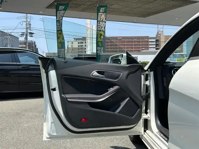 メルセデス・ベンツ ＣＬＡ１８０ Sブレイク　スポーツ 福岡県 2015(平27)年 1.4万km 白 ワンオーナー/禁煙車/純正ディーラーナビ/（Bluetooth・フルセグ・DVD・CD）/クルーズコントロール/パドルシフト/アイドリングストップ/クリアランスソナー/前席シートヒーター/ハーフレザーシート/運転席パワーシート/メモリシート/純正アルミホイール/純正フロアマット/電動パーキングブレーキ/プッシュスタート/ETC/ウィンカーミラー/保証書/取扱説明書/スペアキー×１