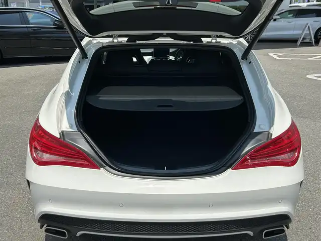 メルセデス・ベンツ ＣＬＡ１８０ Sブレイク　スポーツ 福岡県 2015(平27)年 1.4万km 白 ワンオーナー/禁煙車/純正ディーラーナビ/（Bluetooth・フルセグ・DVD・CD）/クルーズコントロール/パドルシフト/アイドリングストップ/クリアランスソナー/前席シートヒーター/ハーフレザーシート/運転席パワーシート/メモリシート/純正アルミホイール/純正フロアマット/電動パーキングブレーキ/プッシュスタート/ETC/ウィンカーミラー/保証書/取扱説明書/スペアキー×１