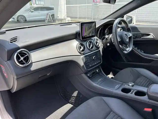 メルセデス・ベンツ ＣＬＡ１８０ Sブレイク　スポーツ 福岡県 2015(平27)年 1.4万km 白 ワンオーナー/禁煙車/純正ディーラーナビ/（Bluetooth・フルセグ・DVD・CD）/クルーズコントロール/パドルシフト/アイドリングストップ/クリアランスソナー/前席シートヒーター/ハーフレザーシート/運転席パワーシート/メモリシート/純正アルミホイール/純正フロアマット/電動パーキングブレーキ/プッシュスタート/ETC/ウィンカーミラー/保証書/取扱説明書/スペアキー×１