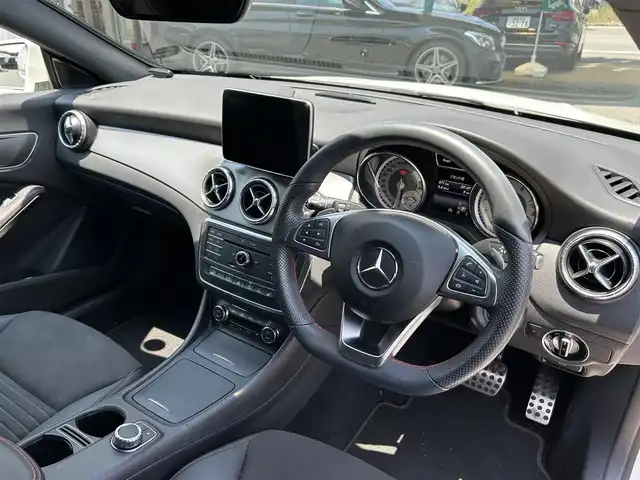 メルセデス・ベンツ ＣＬＡ１８０ Sブレイク　スポーツ 福岡県 2015(平27)年 1.4万km 白 ワンオーナー/禁煙車/純正ディーラーナビ/（Bluetooth・フルセグ・DVD・CD）/クルーズコントロール/パドルシフト/アイドリングストップ/クリアランスソナー/前席シートヒーター/ハーフレザーシート/運転席パワーシート/メモリシート/純正アルミホイール/純正フロアマット/電動パーキングブレーキ/プッシュスタート/ETC/ウィンカーミラー/保証書/取扱説明書/スペアキー×１