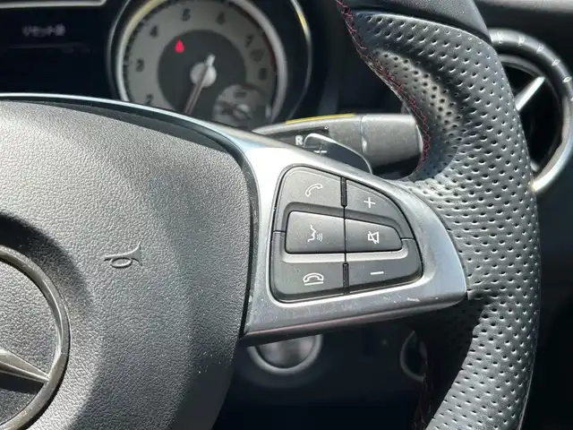 メルセデス・ベンツ ＣＬＡ１８０ Sブレイク　スポーツ 福岡県 2015(平27)年 1.4万km 白 ワンオーナー/禁煙車/純正ディーラーナビ/（Bluetooth・フルセグ・DVD・CD）/クルーズコントロール/パドルシフト/アイドリングストップ/クリアランスソナー/前席シートヒーター/ハーフレザーシート/運転席パワーシート/メモリシート/純正アルミホイール/純正フロアマット/電動パーキングブレーキ/プッシュスタート/ETC/ウィンカーミラー/保証書/取扱説明書/スペアキー×１