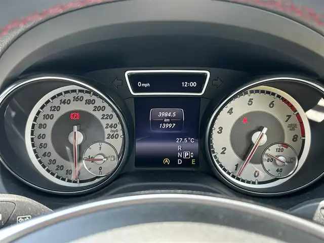 メルセデス・ベンツ ＣＬＡ１８０ Sブレイク　スポーツ 福岡県 2015(平27)年 1.4万km 白 ワンオーナー/禁煙車/純正ディーラーナビ/（Bluetooth・フルセグ・DVD・CD）/クルーズコントロール/パドルシフト/アイドリングストップ/クリアランスソナー/前席シートヒーター/ハーフレザーシート/運転席パワーシート/メモリシート/純正アルミホイール/純正フロアマット/電動パーキングブレーキ/プッシュスタート/ETC/ウィンカーミラー/保証書/取扱説明書/スペアキー×１