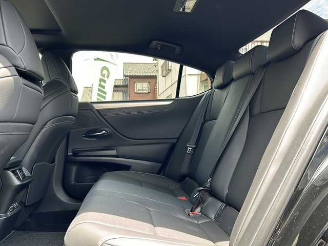 レクサス ＥＳ 300h Fスポーツ 岐阜県 2019(令1)年 1.9万km グラファイトブラックガラスフレーク ワンオーナー/メーカーオプションナビ/フルセグTV/BT/FM/AM/黒レザーシート/サンルーフ/パワーシート/シートポジションメモリー機能/ステアリングヒーター/シートヒーター(D/N)/エアシート(D/N)/ブラインドスポットモニター/ヘッドアップディスプレイ/プリクラッシュセーフティ/パーキングサポートアラート/レーダークルーズコントロール/操舵支援機能/パドルシフト/ビルトインETC2.0/ドライブレコーダー/純正フロアマット