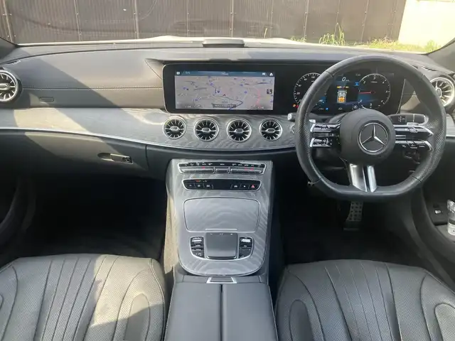 メルセデス・ベンツ Ｍ・ベンツ ＣＬＳ２２０ｄ スポーツ エクスクルーシブPKG 熊本県 2022(令4)年 4.2万km ダイヤモンドホワイト ・スマートキー/・プッシュスタート/・サンルーフ/・アクティブステアリングアシスト/・道路標識アシスト/・アクティブレーンキーピングアシスト/・アクティブブレーキアシスト/・アテンションアシスト/・信号表示/・ブラインドスポットモニター/・インテリジェントライトシステム/・クルーズコントロール(追従式)/・黒革シート/・前席パワーシート/・前席エアシート /・全席シートヒーター /・純正メモリナビ/　【Bluetooth・USB・AppleCarPlay・AndroidAuto】/・Burmesterサウンドシステム/・フルセグTV/・全方位カメラ/・ETC2.0/・ヘッドアップディスプレイ/・パワートランク/・LEDヘッドランプ/・純正マット