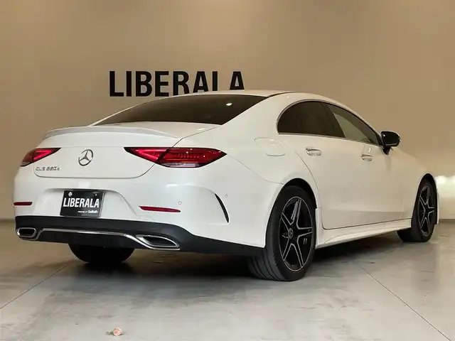 メルセデス・ベンツ Ｍ・ベンツ ＣＬＳ２２０ｄ スポーツ エクスクルーシブPKG 熊本県 2022(令4)年 4.2万km ダイヤモンドホワイト ・スマートキー/・プッシュスタート/・サンルーフ/・アクティブステアリングアシスト/・道路標識アシスト/・アクティブレーンキーピングアシスト/・アクティブブレーキアシスト/・アテンションアシスト/・信号表示/・ブラインドスポットモニター/・インテリジェントライトシステム/・クルーズコントロール(追従式)/・黒革シート/・前席パワーシート/・前席エアシート /・全席シートヒーター /・純正メモリナビ/　【Bluetooth・USB・AppleCarPlay・AndroidAuto】/・Burmesterサウンドシステム/・フルセグTV/・全方位カメラ/・ETC2.0/・ヘッドアップディスプレイ/・パワートランク/・LEDヘッドランプ/・純正マット