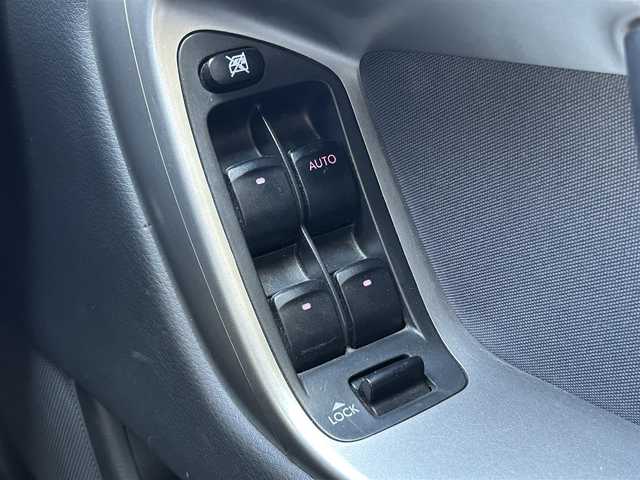 スバル レガシィ ツーリングワゴン 2．0GT 兵庫県 2006(平18)年 16.5万km サテンホワイトパール 社外ナビ/(フルセグTV/BT)/ETC/クルーズコントロール/パドルシフト/ステアリングリモコン/革巻きステアリング/リモコンキー/電動格納ミラー/純正フロアマット