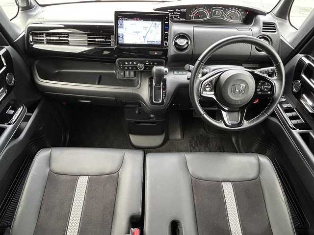 ホンダ Ｎ ＢＯＸ カスタム L ターボ 道央・札幌 2021(令3)年 2.8万km プラチナホワイトパール ・4WD/・ワンオーナー/・純正Gathersインターナビ/（AM/FM/CD/DVD/BT/USB/TV/SD）/・レーダークルーズ/・レーンキープ/・衝突被害軽減システム/・横滑り防止/・ステアリングスイッチ/・ハーフレザーシート/・両側パワースライドドア/・前後ドライブレコーダー/・ETC/・アイドリングストップ/・オートライト/・フォグランプ/・ヘッドライトレベライザー/・プッシュスタート/・電動格納ミラー/・サイドサンシェード/・純正エンジンスターター/・シートヒーター/・ドアバイザー/・ウィンカーミラー/・純正フロアマット/・パドルシフト/・積込純正14インチAW付冬タイヤ