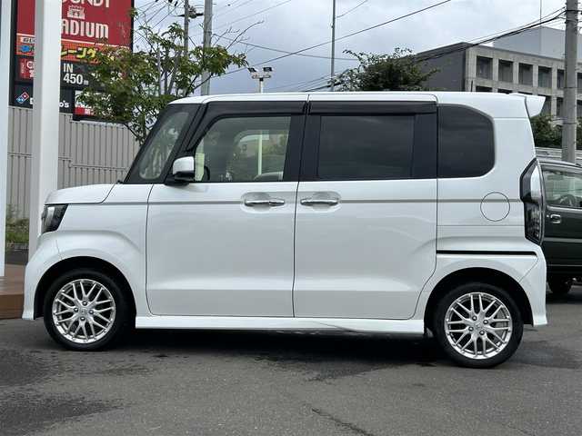 ホンダ Ｎ ＢＯＸ カスタム L ターボ 道央・札幌 2021(令3)年 2.8万km プラチナホワイトパール ・4WD/・ワンオーナー/・純正Gathersインターナビ/（AM/FM/CD/DVD/BT/USB/TV/SD）/・レーダークルーズ/・レーンキープ/・衝突被害軽減システム/・横滑り防止/・ステアリングスイッチ/・ハーフレザーシート/・両側パワースライドドア/・前後ドライブレコーダー/・ETC/・アイドリングストップ/・オートライト/・フォグランプ/・ヘッドライトレベライザー/・プッシュスタート/・電動格納ミラー/・サイドサンシェード/・純正エンジンスターター/・シートヒーター/・ドアバイザー/・ウィンカーミラー/・純正フロアマット/・パドルシフト/・積込純正14インチAW付冬タイヤ