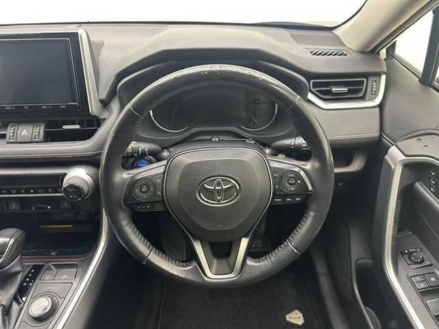 トヨタ ＲＡＶ４ ハイブリットG 兵庫県 2019(令1)年 7.7万km ホワイトパールクリスタルシャイン 純正9インチナビ（CD/DVD・FM/AM・BT・フルセグ）/バックカメラ/パワーバックドア/ETC2.0/皮シート/パワーシート（D席）/シートヒーター（D/N席）/シートメモリー（D席）/ステアリングヒーター/追従式クルーズコントロール/純正AW18インチ/純正フロアマット/プッシュスタート/スマートキー2本/BSM/置くだけ充電/電動パーキング/オートブレーキホールド/デジタルインナーミラー/前後ドラレコ（前純正・後ろ社外）/ルーフレール/チャイルドシート対応/スペアタイヤ一本/４WD/プリクラッシュセーフティー