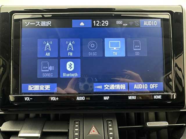 トヨタ ＲＡＶ４ ハイブリットG 兵庫県 2019(令1)年 7.7万km ホワイトパールクリスタルシャイン 純正9インチナビ（CD/DVD・FM/AM・BT・フルセグ）/バックカメラ/パワーバックドア/ETC2.0/皮シート/パワーシート（D席）/シートヒーター（D/N席）/シートメモリー（D席）/ステアリングヒーター/追従式クルーズコントロール/純正AW18インチ/純正フロアマット/プッシュスタート/スマートキー2本/BSM/置くだけ充電/電動パーキング/オートブレーキホールド/デジタルインナーミラー/前後ドラレコ（前純正・後ろ社外）/ルーフレール/チャイルドシート対応/スペアタイヤ一本/４WD/プリクラッシュセーフティー