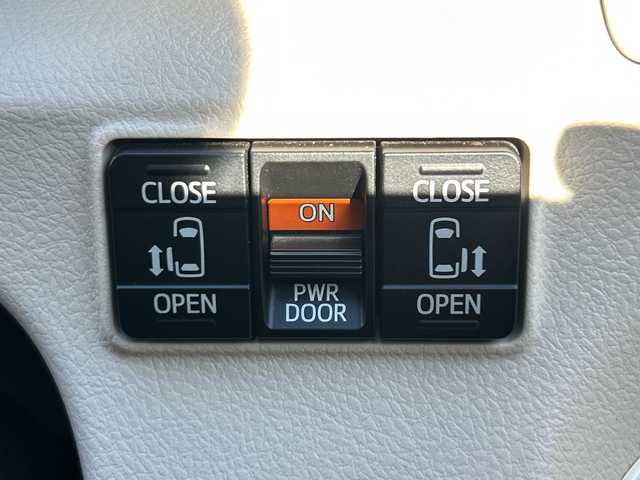 トヨタ シエンタ ハイブリッド G 神奈川県 2015(平27)年 2.8万km ホワイトパールクリスタルシャイン 純正SDナビ【NSZT-W64】/AM・FM・フルセグ・SD・MSV・Bluetoorh/バックカメラ/両側パワースライドドア/トヨタセーフティセンス/ビルトインETC/革巻きステアリング/ステアリングリモコン/前席シートヒーター/ISOFIX対応/スマートキー/LEDヘッドライト/フォグランプ