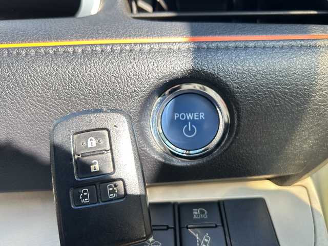 トヨタ シエンタ ハイブリッド G 神奈川県 2015(平27)年 2.8万km ホワイトパールクリスタルシャイン 純正SDナビ【NSZT-W64】/AM・FM・フルセグ・SD・MSV・Bluetoorh/バックカメラ/両側パワースライドドア/トヨタセーフティセンス/ビルトインETC/革巻きステアリング/ステアリングリモコン/前席シートヒーター/ISOFIX対応/スマートキー/LEDヘッドライト/フォグランプ