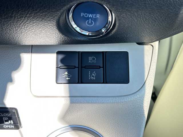 トヨタ シエンタ ハイブリッド G 神奈川県 2015(平27)年 2.8万km ホワイトパールクリスタルシャイン 純正SDナビ【NSZT-W64】/AM・FM・フルセグ・SD・MSV・Bluetoorh/バックカメラ/両側パワースライドドア/トヨタセーフティセンス/ビルトインETC/革巻きステアリング/ステアリングリモコン/前席シートヒーター/ISOFIX対応/スマートキー/LEDヘッドライト/フォグランプ