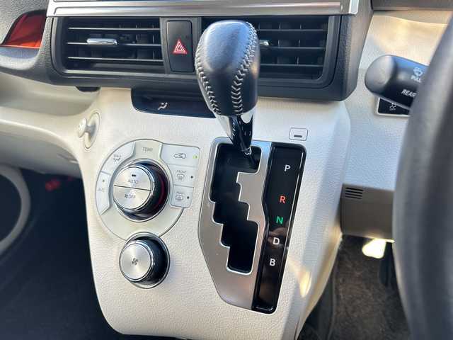 トヨタ シエンタ ハイブリッド G 神奈川県 2015(平27)年 2.8万km ホワイトパールクリスタルシャイン 純正SDナビ【NSZT-W64】/AM・FM・フルセグ・SD・MSV・Bluetoorh/バックカメラ/両側パワースライドドア/トヨタセーフティセンス/ビルトインETC/革巻きステアリング/ステアリングリモコン/前席シートヒーター/ISOFIX対応/スマートキー/LEDヘッドライト/フォグランプ